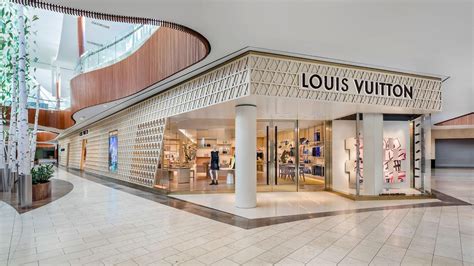 louis vuitton natick store.